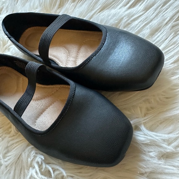 Old Navy Mary Jane flats - Picture 10 of 10